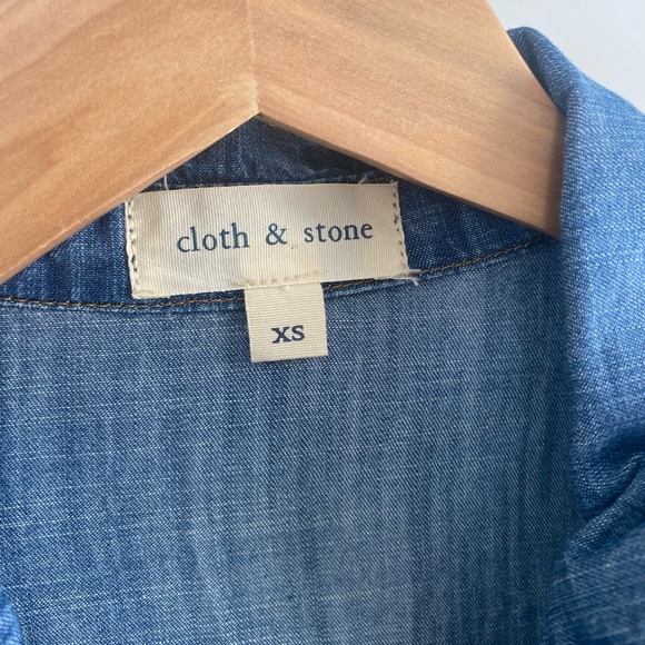Anthropologie- cloth & stone Chambray Buttondown - Picture 2 of 3